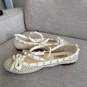 Valentino Cream Lace Flats with Bow Detail ( authentic)